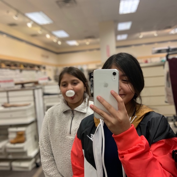 Meet your Posher, Jessica - Picture 1 of 1